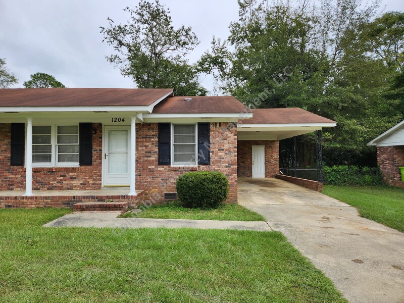 Gallery Image 1524884396 for 1204 Hazelwood Road. Contact us if you would like an assisted tour.