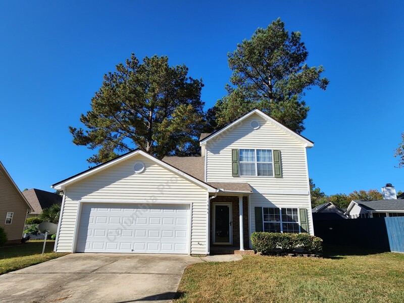 Gallery Image 284 for 1003 Sweet Thorne Court. Contact us if you would like an assisted tour.